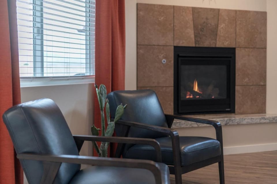 Living room, Seating area, fireplace