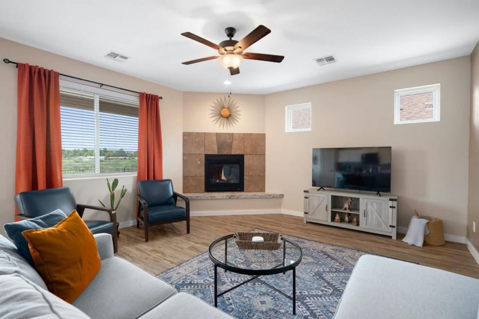 TV and multimedia, Living room, Seating area, Mountain view, fireplace