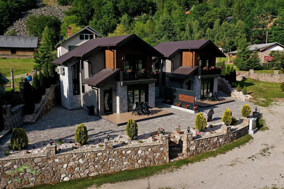 Property building, Day, Natural landscape, Garden, Garden view