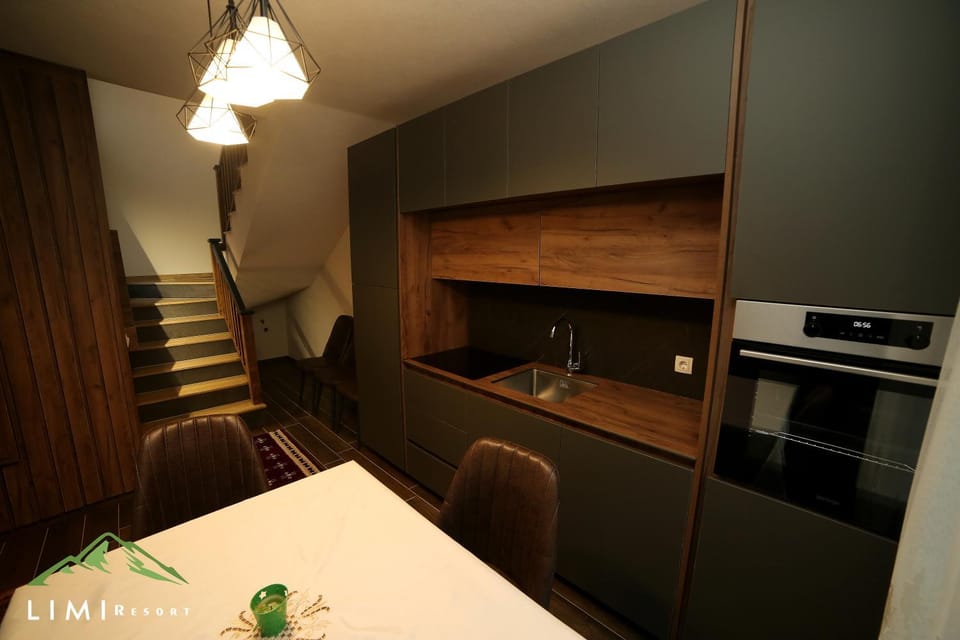 Kitchen or kitchenette, Dining area, Communal kitchen