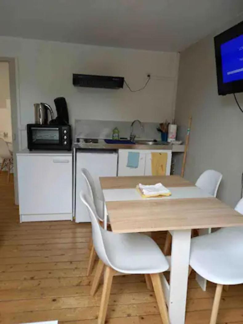 TV and multimedia, Coffee/tea facilities, Kitchen or kitchenette, Dining area, toaster