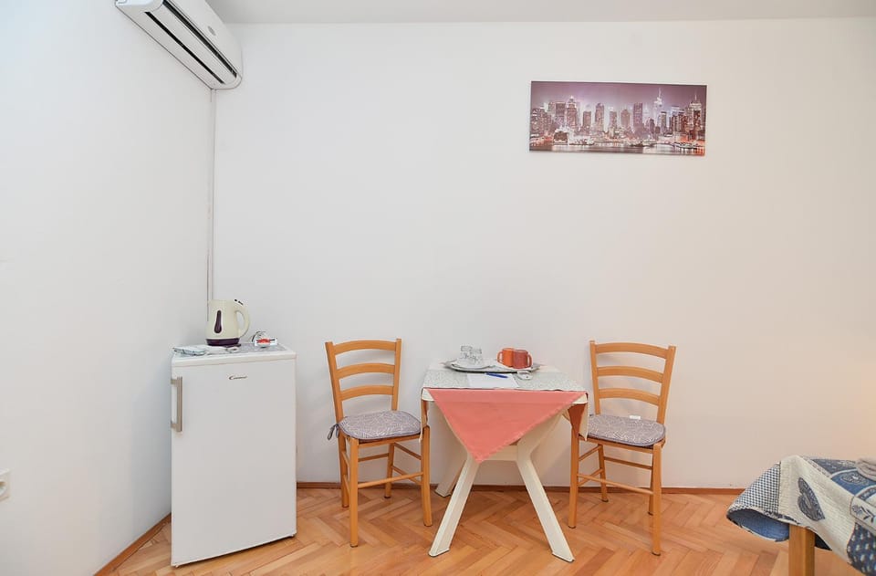 Rooms Veli Vrh 2208 Bed and Breakfast in Pula
