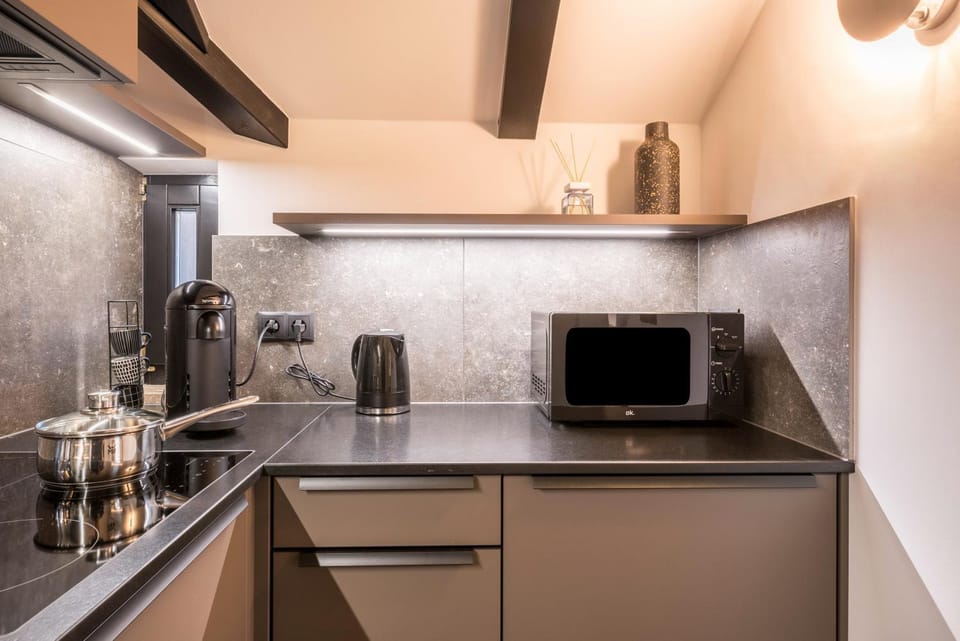 Kitchen or kitchenette, Living room