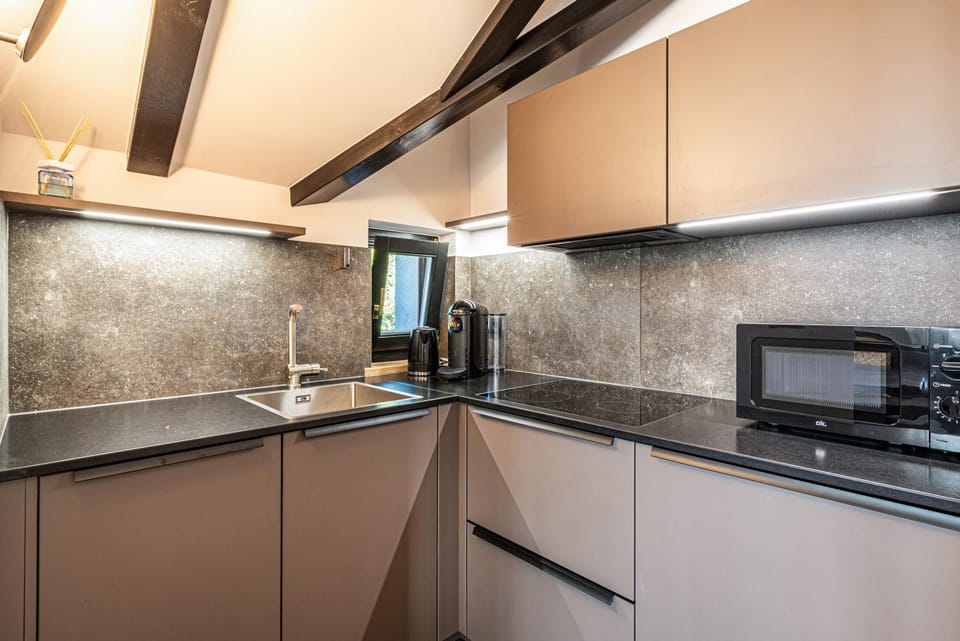 Kitchen or kitchenette, Living room