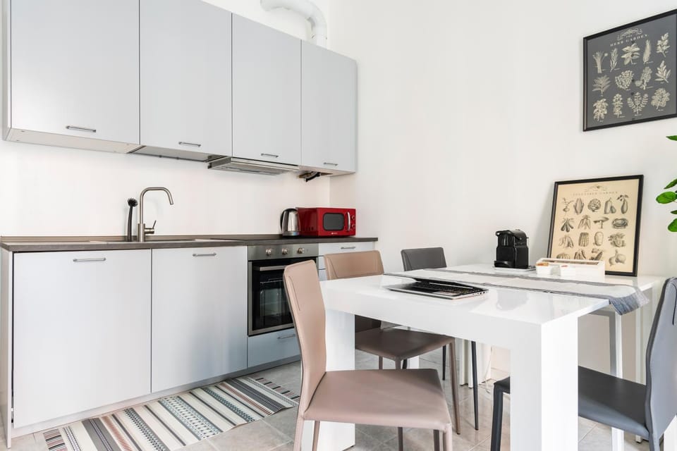 Coffee/tea facilities, Seating area, dishwasher, microwave, oven, kitchen