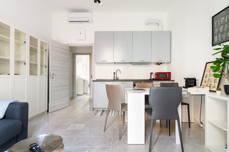 Seating area, kitchen