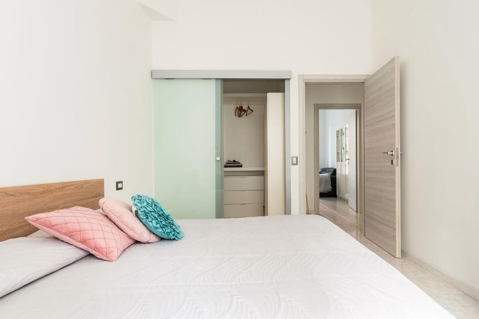 Bedroom, wardrobe