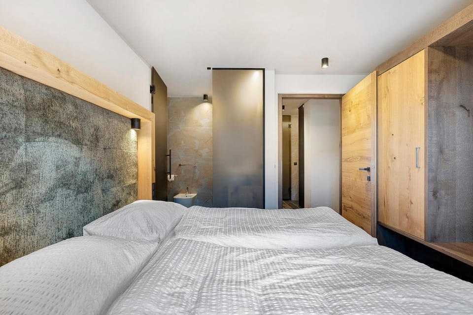 Living room, Bedroom