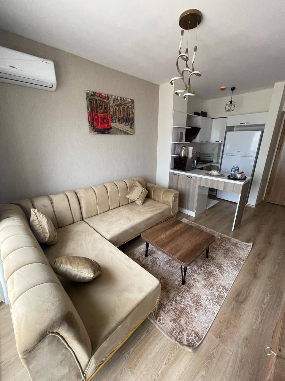Kitchen or kitchenette, Living room, Seating area, Dining area, minibar, oven, air conditioner