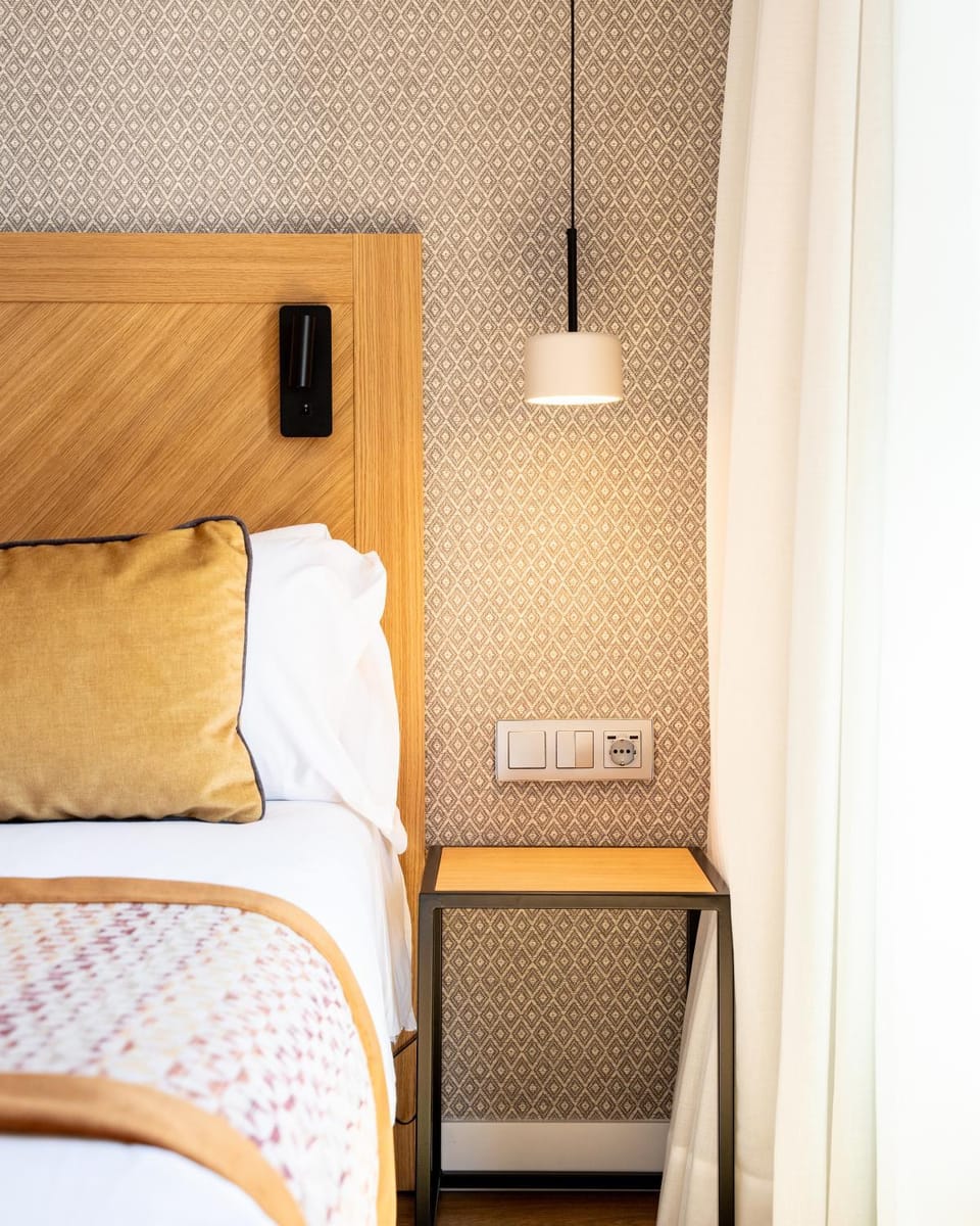 Bed, Photo of the whole room, Bedroom, internet