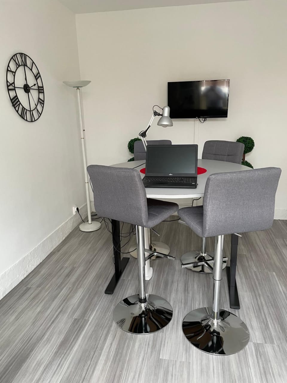 TV and multimedia, Seating area