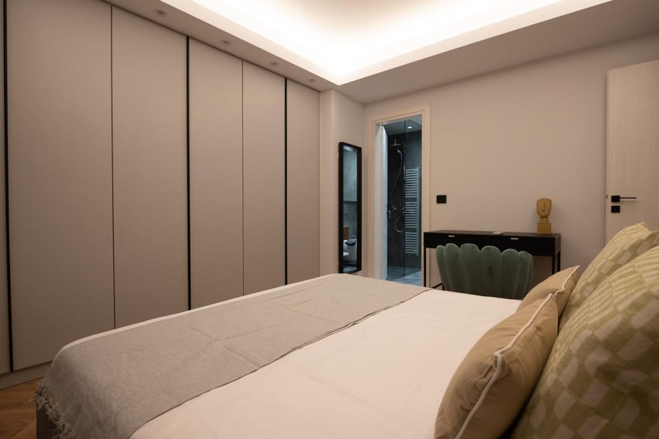 Bed, Photo of the whole room, Bedroom, wardrobe