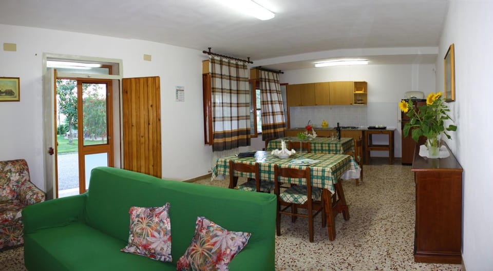 Communal lounge/ TV room, Communal kitchen