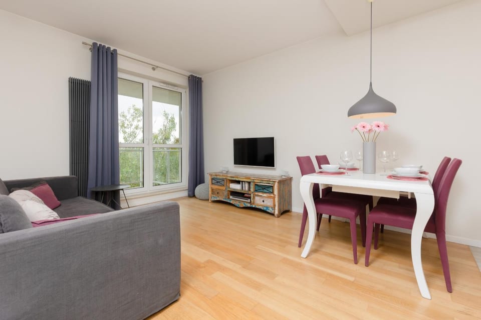 Communal lounge/ TV room, Living room, Dining area