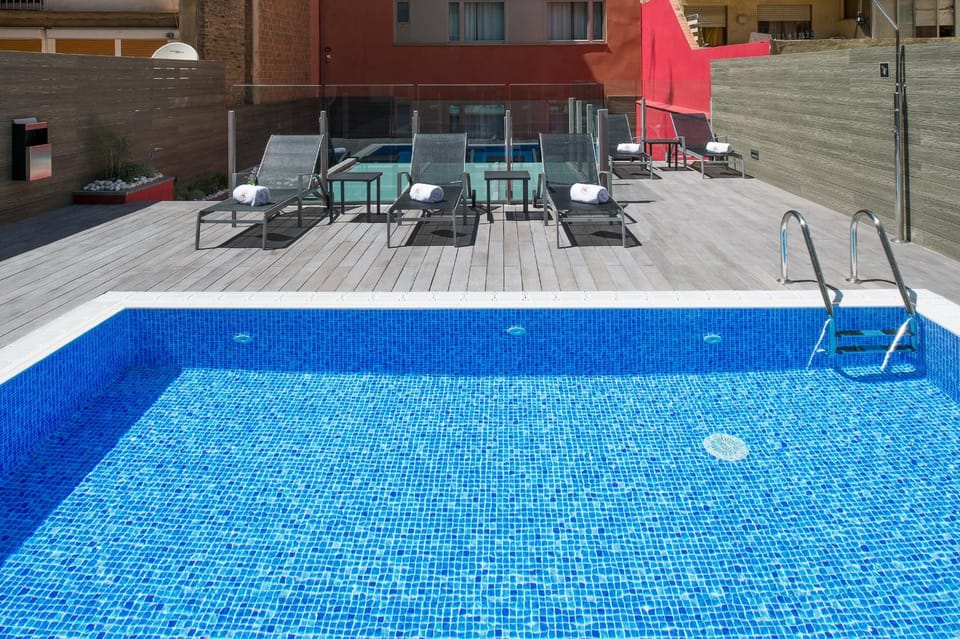 Swimming pool, Swimming pool
