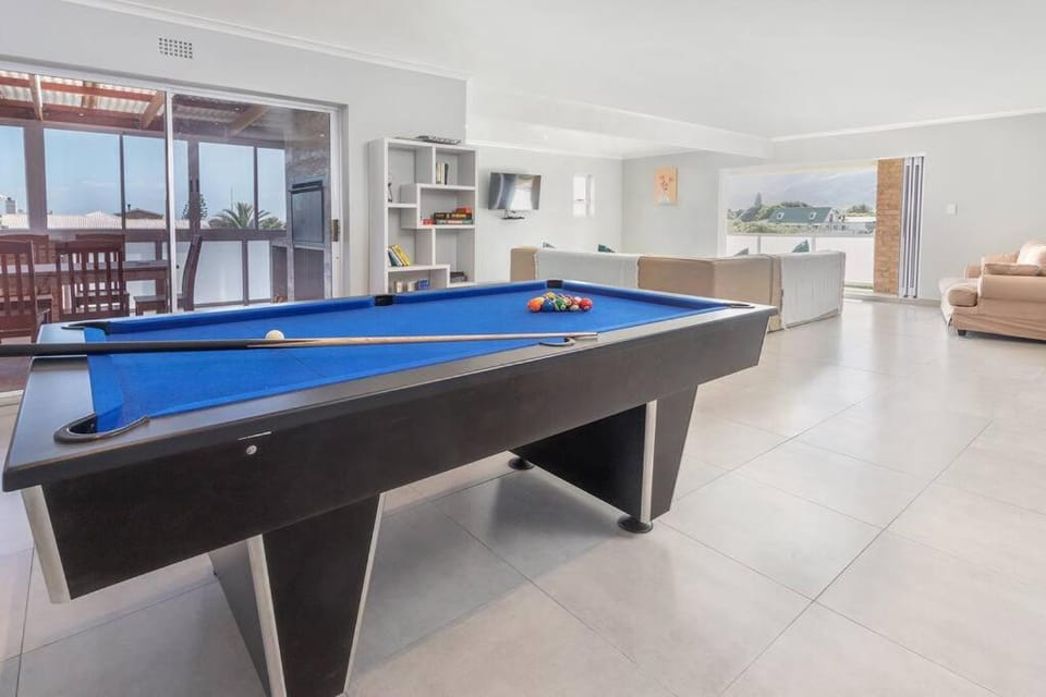 Billiard, Game Room