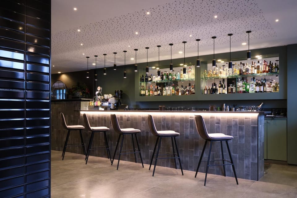 Lounge or bar, Food and drinks, Drinks