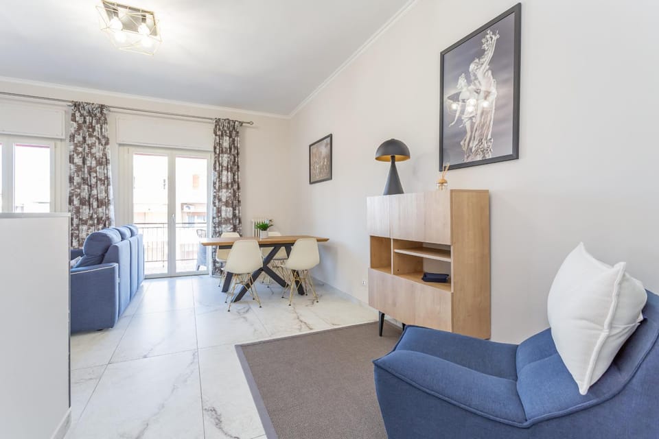 Communal lounge/ TV room, Living room, Seating area, Dining area