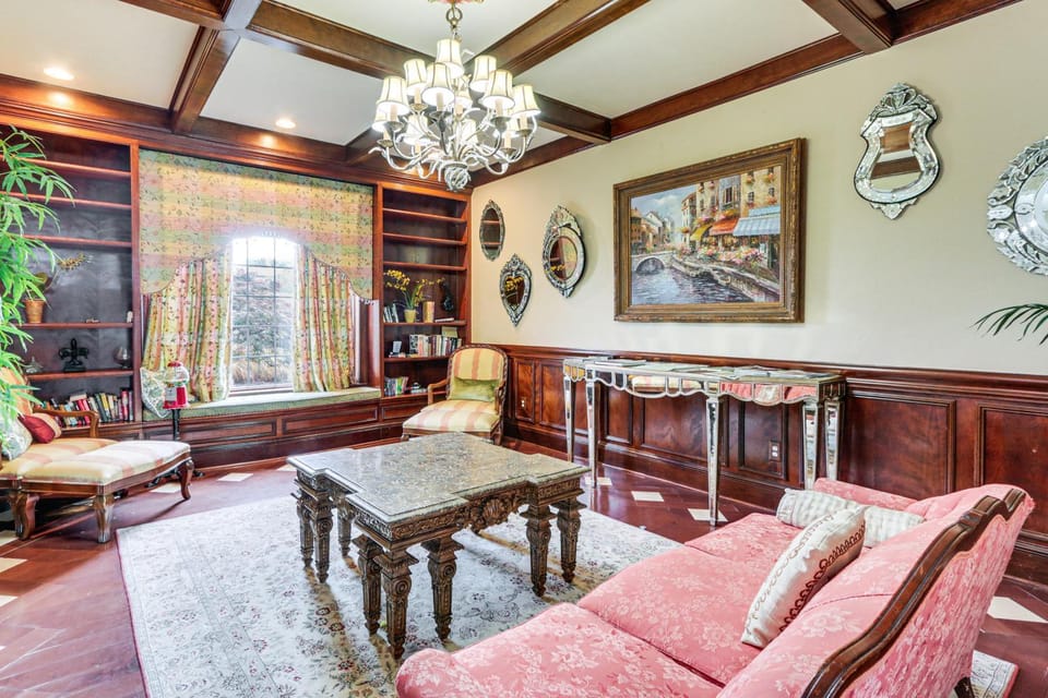 8 Mi to Dtwn: Expansive Estate in Gettysburg! House in Pennsylvania