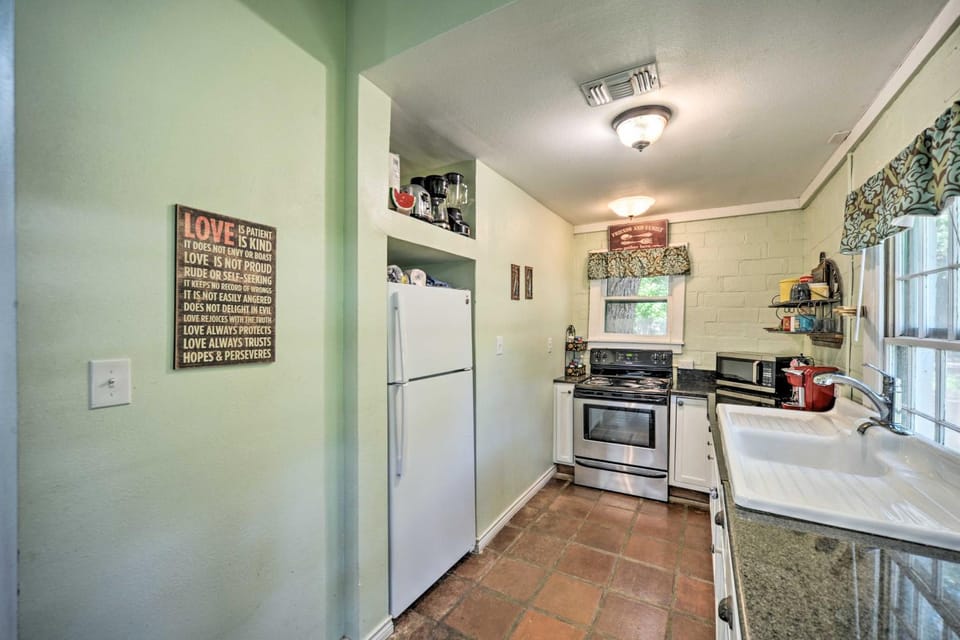 Wimberley Home on Creek and Close to Downtown! House in Wimberley