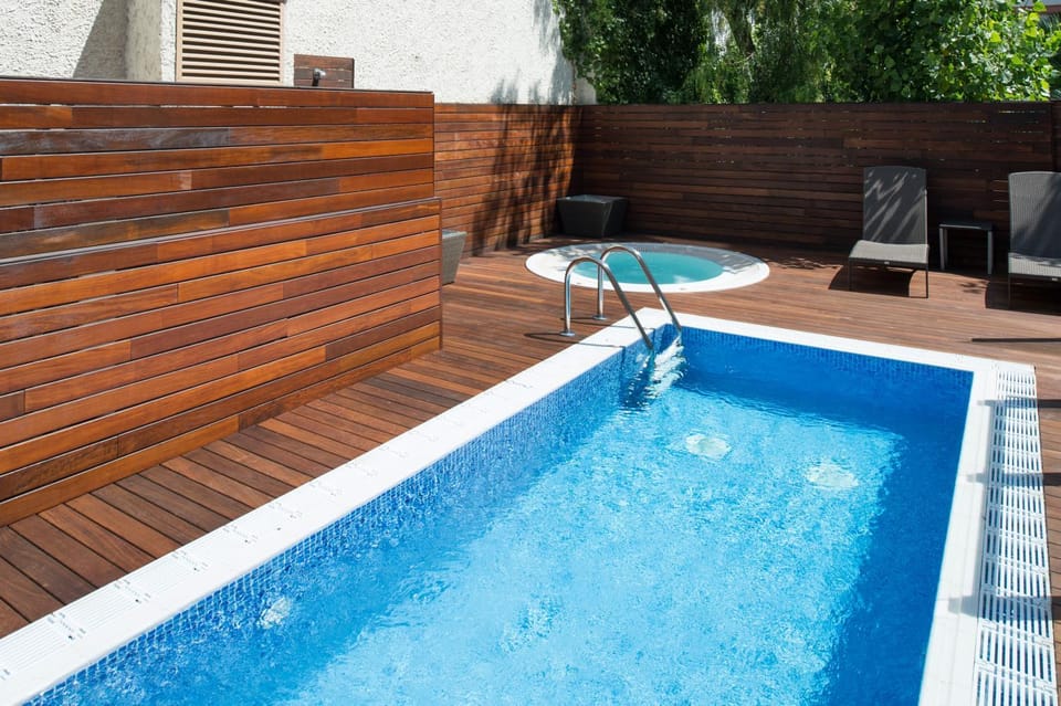 Swimming pool, Swimming pool