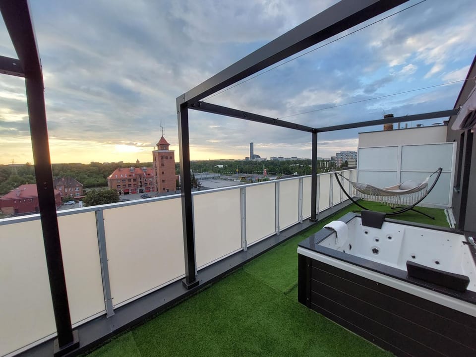 Hot Tub, View (from property/room), Balcony/Terrace