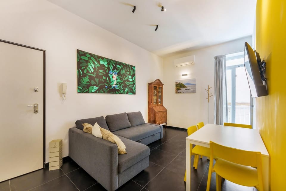 Communal lounge/ TV room, TV and multimedia, Living room, Dining area