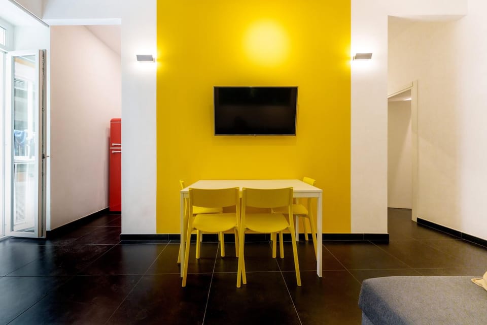 Communal lounge/ TV room, TV and multimedia, Living room, Dining area