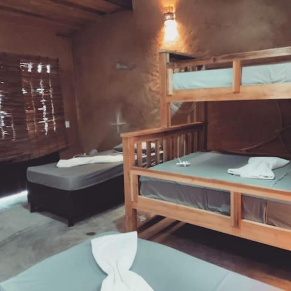 Bedroom, bunk bed