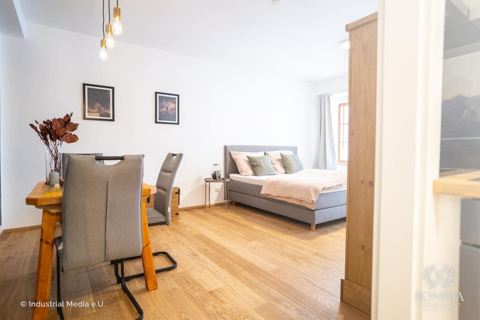 Bed, Living room, Seating area, Dining area, wardrobe