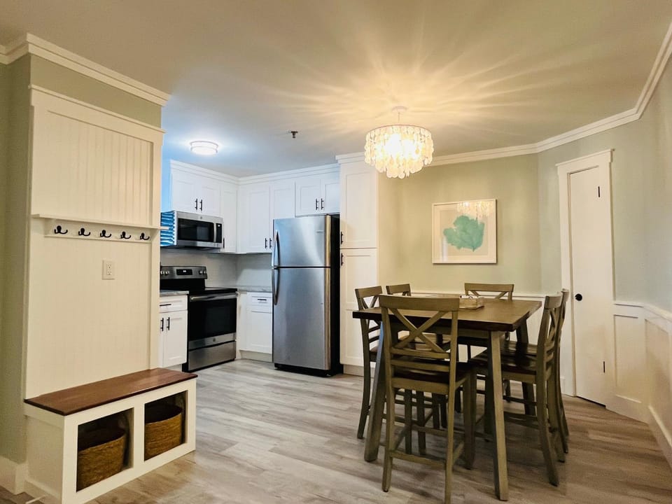 Dining area, kitchen