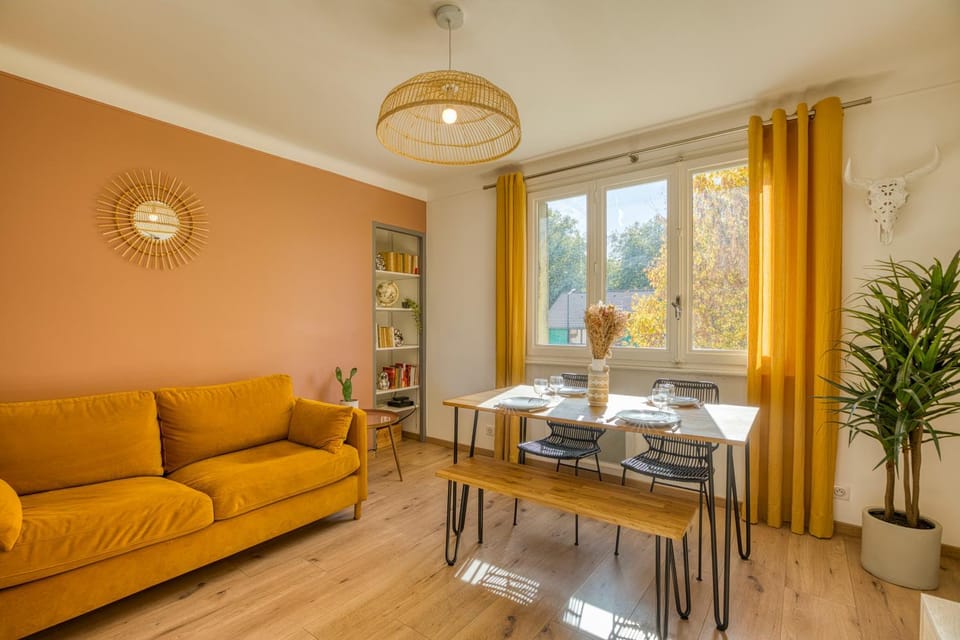 Living room, Seating area, Dining area