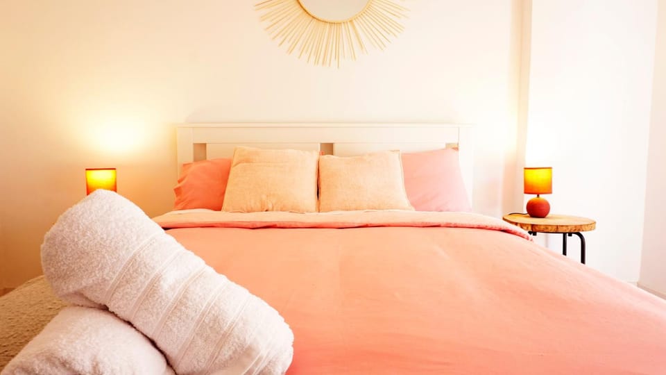 Bed, Photo of the whole room, Bedroom