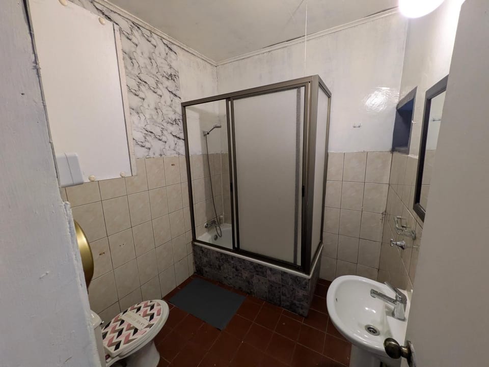 Shower, Off site, Bathroom