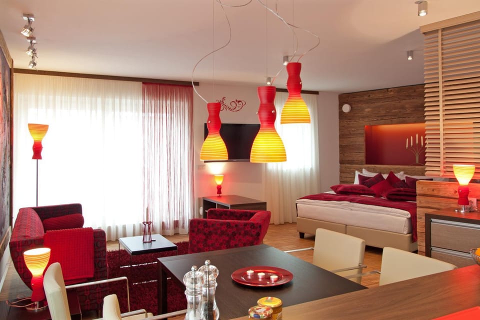 Photo of the whole room, Decorative detail