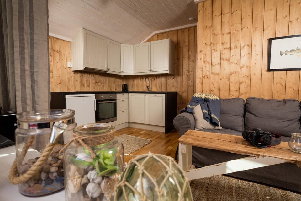 Coffee/tea facilities, Kitchen or kitchenette, Living room, Seating area