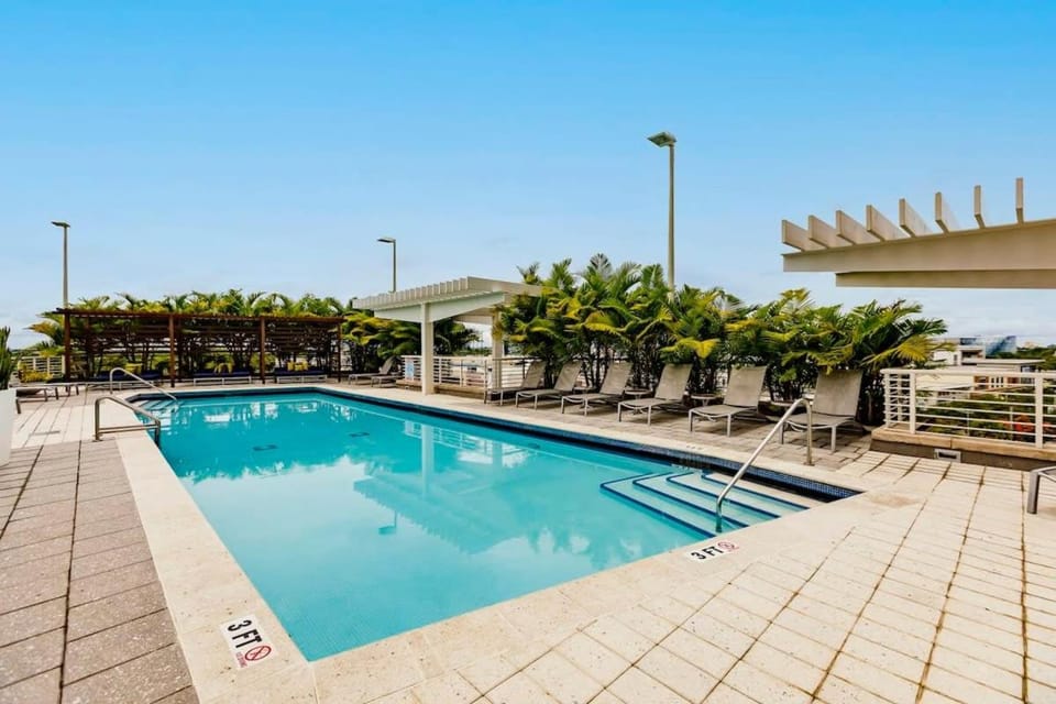 Urban Retreat - Location Pool Gym & Parking Apartment in Miami