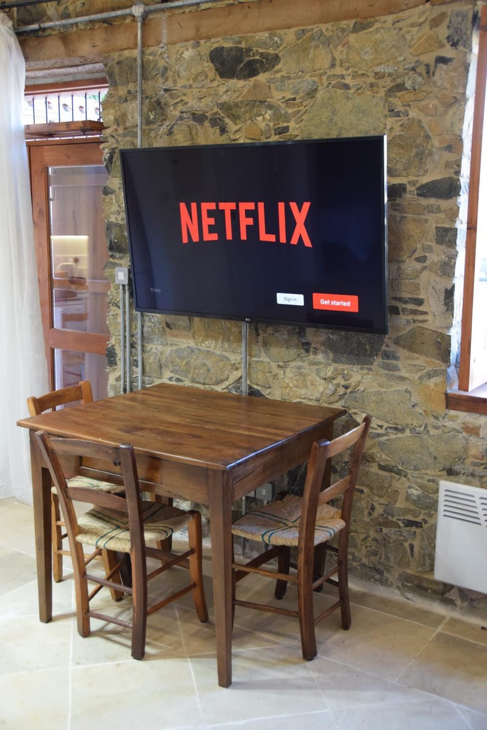 TV and multimedia, Dining area