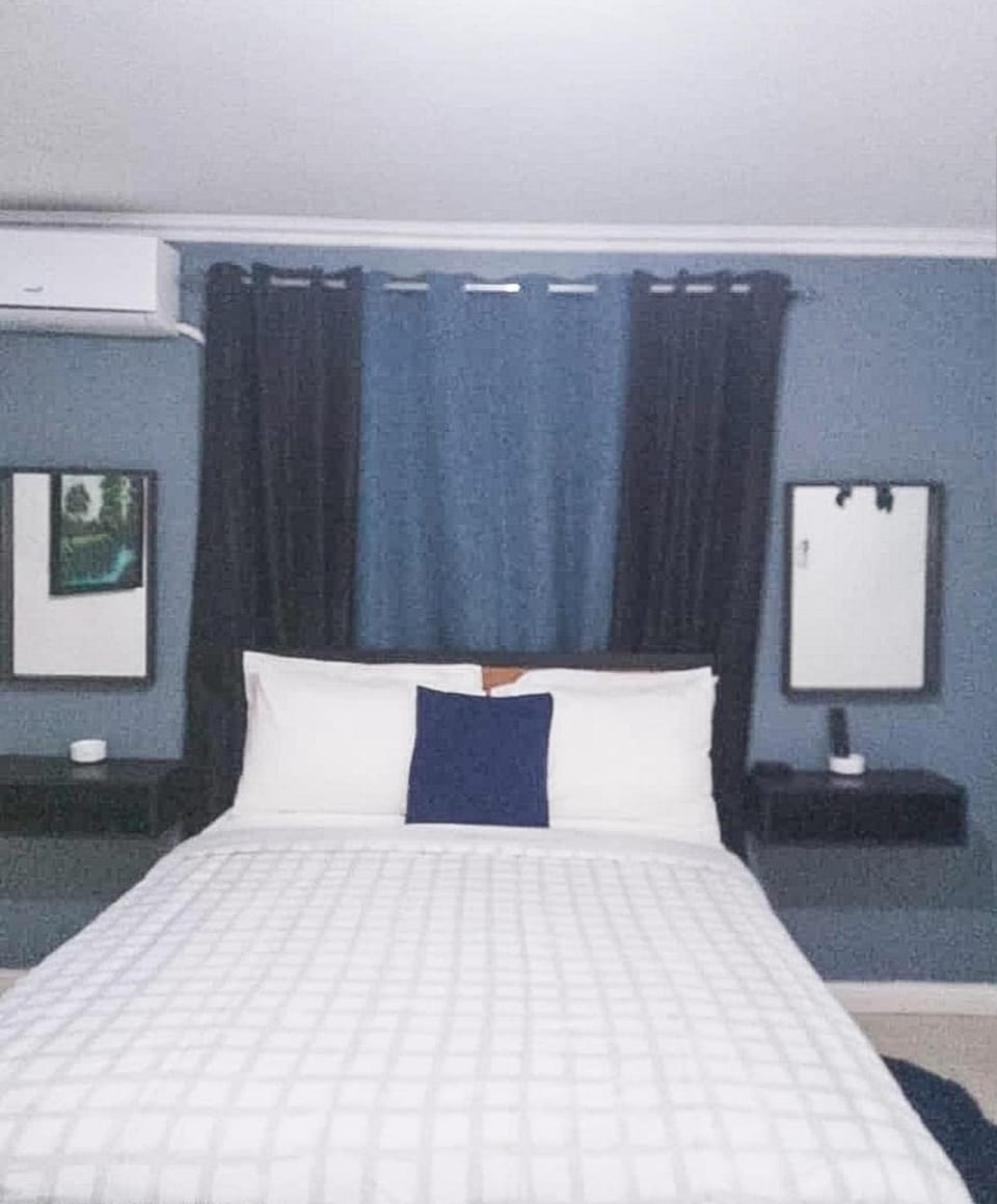 Comfortable & Secure Chateau Apartment in Kingston