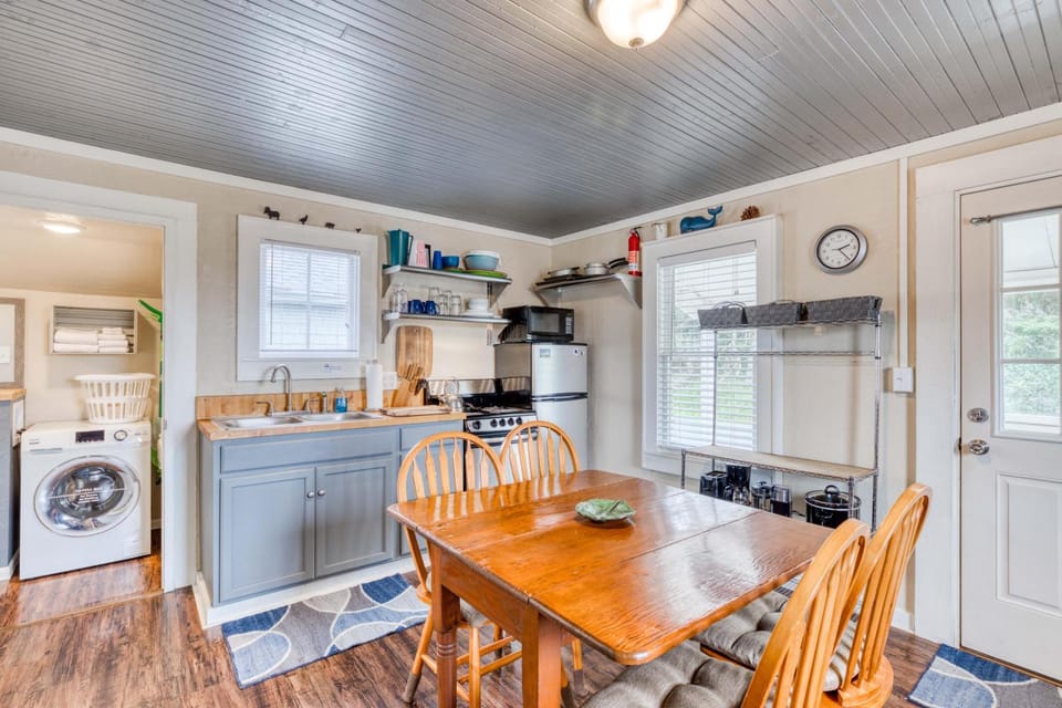 Saltair Creek Cottage - Meredith Lodging House in Rockaway Beach