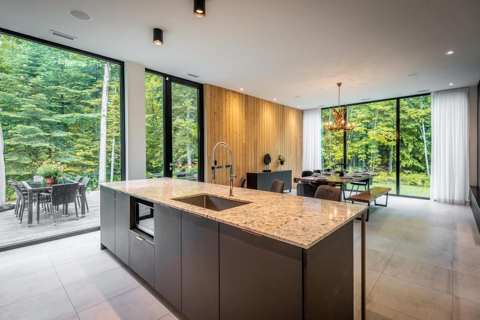 Kitchen or kitchenette, Living room, Seating area, Dining area