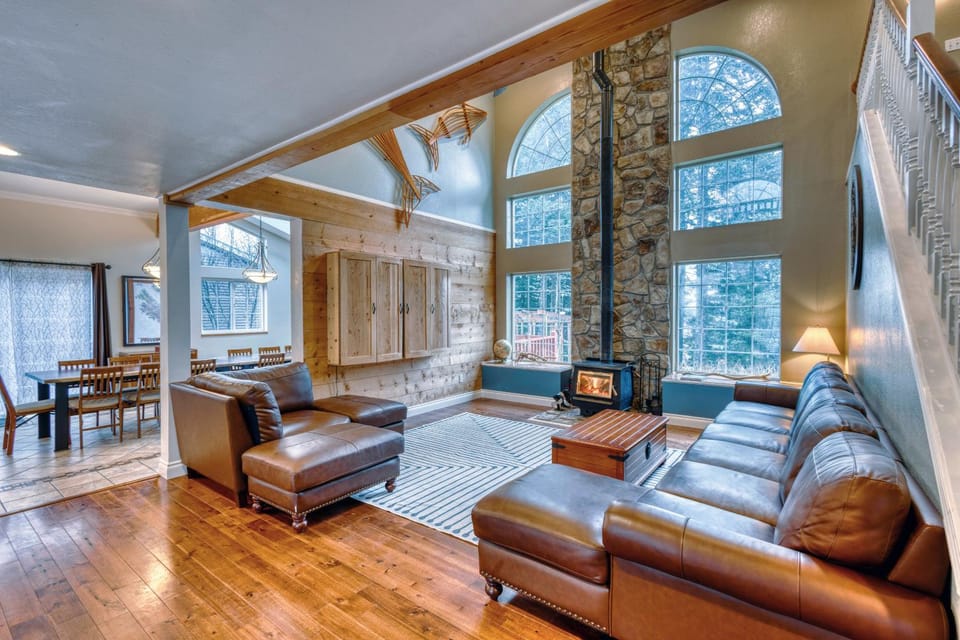 TV and multimedia, Living room, Seating area, flat iron
