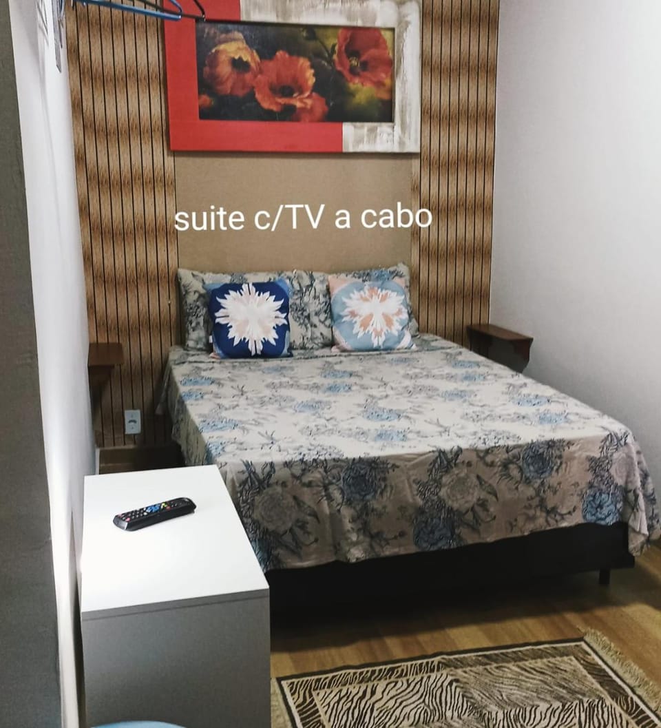 Bed, TV and multimedia, Bedroom