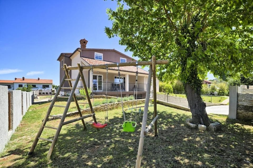 Stylish & luxury villa with pool, biliard, extra pool heating available - WiiBuk Villa in Istria County