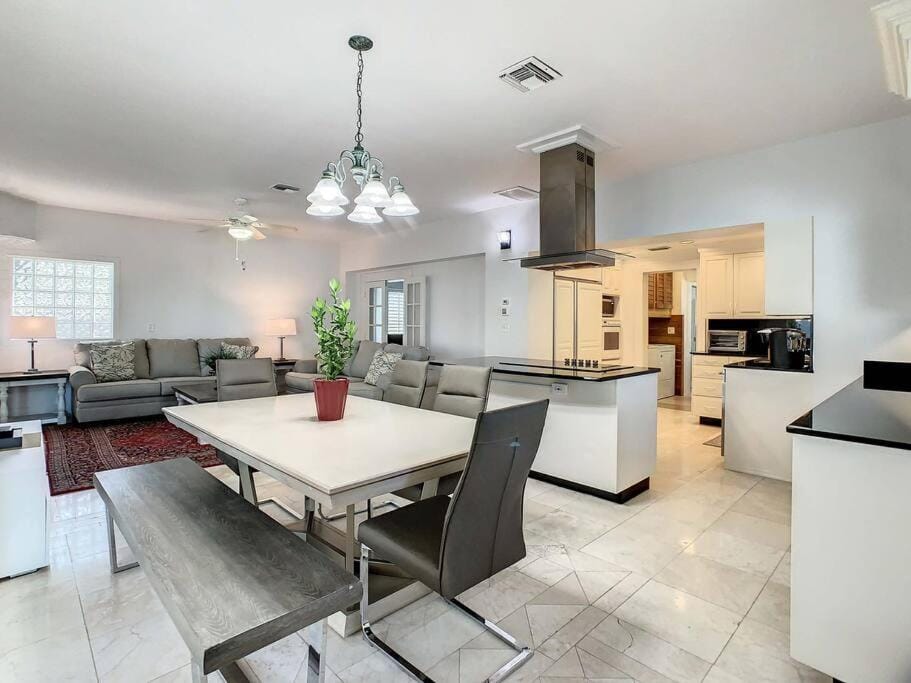STEPS FROM THE BEACH, BEST LOCATION, 2 BDRM 2 BTH House in Indian Rocks Beach
