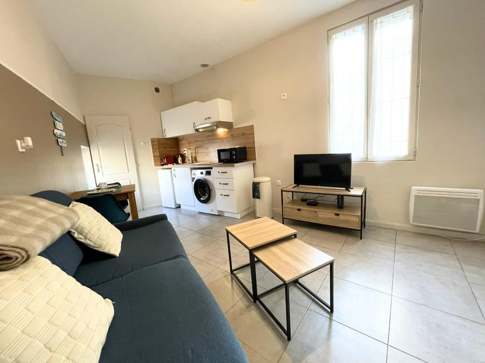 Studio bien équipé avec clim Proche gare et centre-ville Apartment in Béziers
