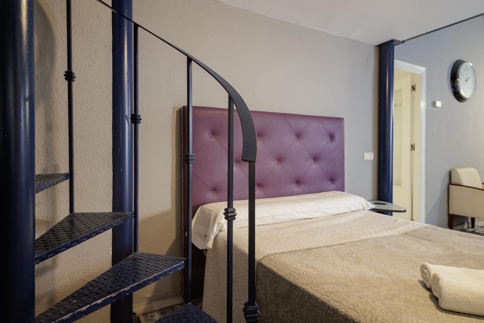 Property building, Living room, Bedroom