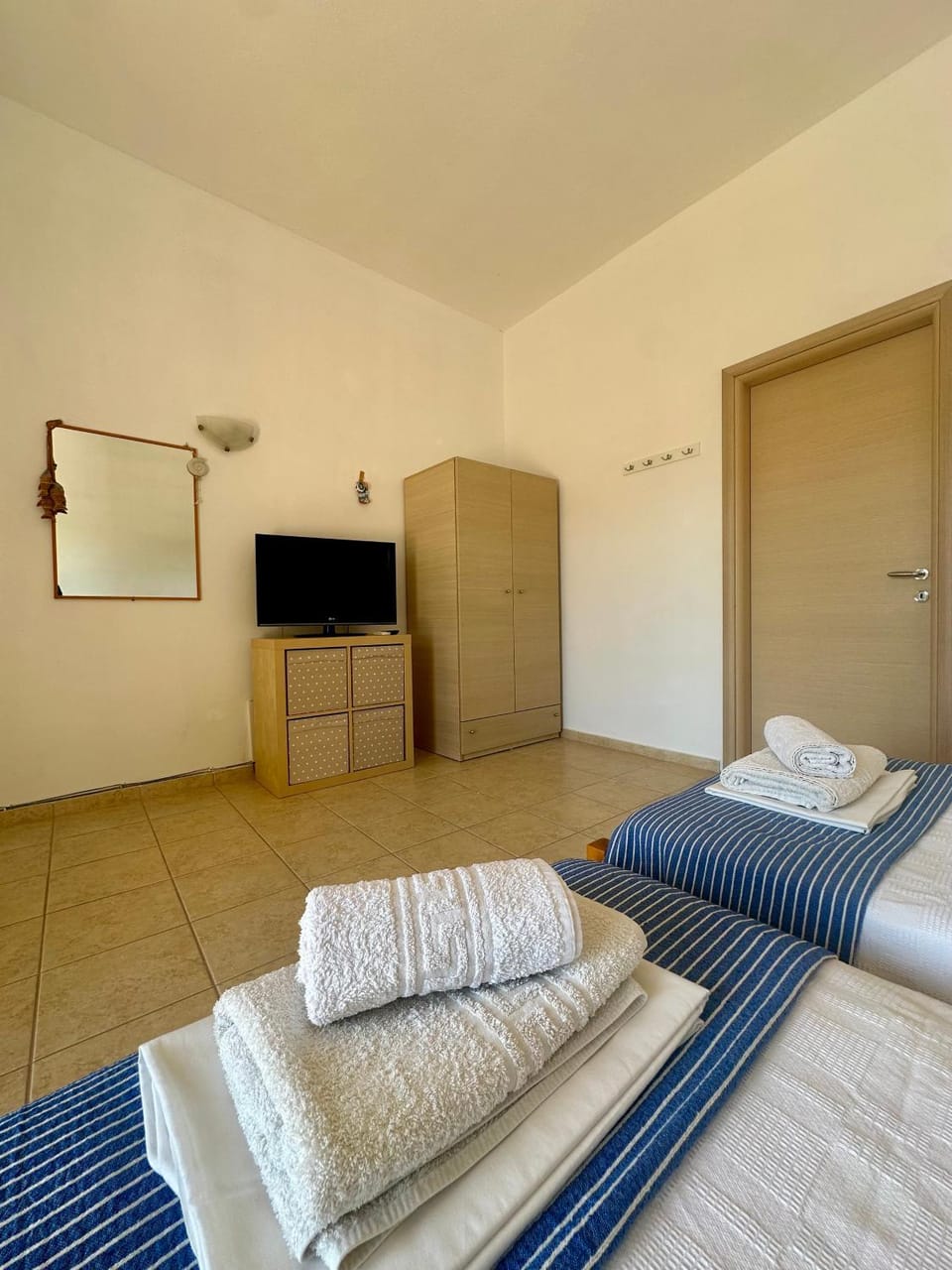 Bed, Photo of the whole room, Bedroom, towels, wardrobe