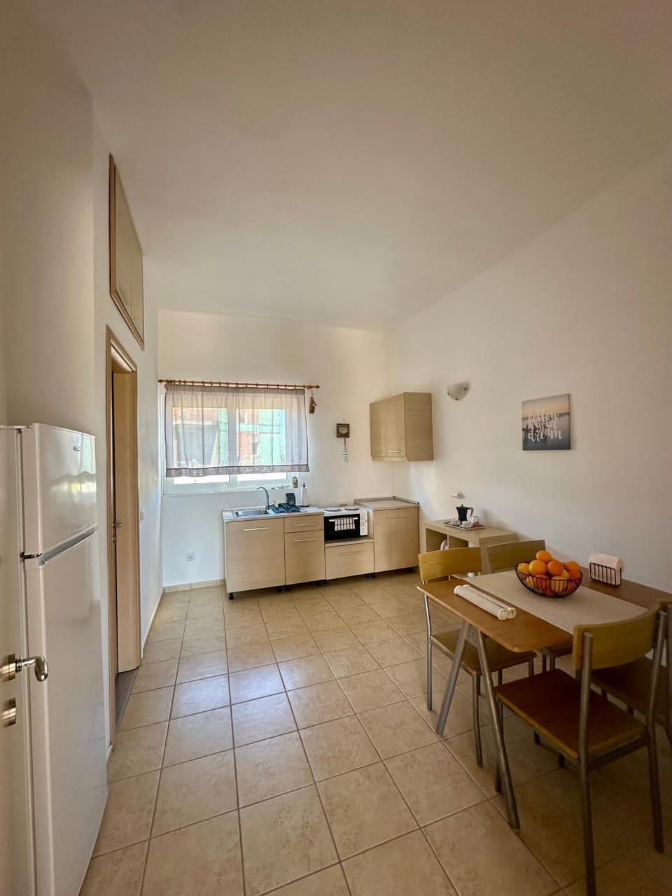 Kitchen or kitchenette, Seating area, Dining area, oven, stove, toaster