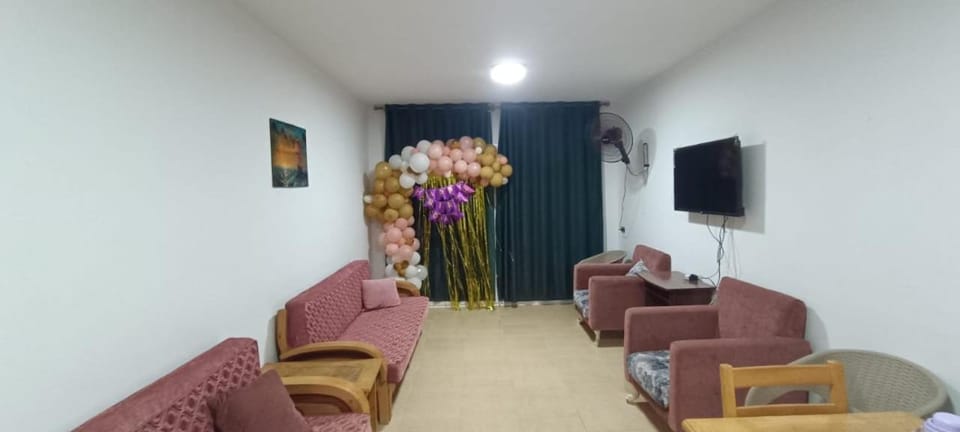 Communal lounge/ TV room, TV and multimedia, Living room, Seating area, Evening entertainment